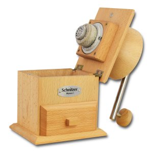 Bild zu Handmühle Schnitzer Manus 1 Bild zu Handmühle Schnitzer Manus 1